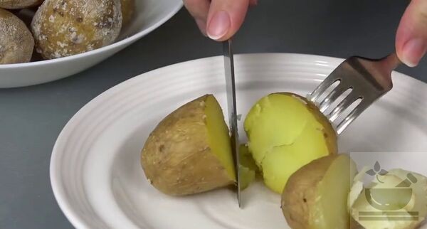 Отварной картофель в мундире