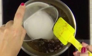 соус терияки рецепт в домашних условиях пошаговый рецепт без винного уксуса. prigotovlenija sousa terijaki 5. соус терияки рецепт в домашних условиях пошаговый рецепт без винного уксуса фото. соус терияки рецепт в домашних условиях пошаговый рецепт без винного уксуса-prigotovlenija sousa terijaki 5. картинка соус терияки рецепт в домашних условиях пошаговый рецепт без винного уксуса. картинка prigotovlenija sousa terijaki 5. Сложно себе представить восточную кухню без соуса терияки. Когда я изучала японскую кухню, мне казалось, что этот соус японцы добавляют везде, даже в чай, настолько популярен терияки в их культуре. А недавно я опубликовала целую серию рецептов с лапшой удон. И вот на одном из рецептов меня озарило: я много говорю про соус, почему бы не посвятить терияки всю статью? Решила, не откладывая в долгий ящик, прошерстить интернет в поисках рецептов этого самого соуса. И нашла! Нашла такие классные варианты, что не поделиться ими было бы преступлением.