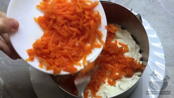 Добавляем в салат морковь