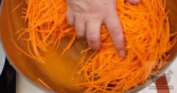 Готовим морковь по-корейски